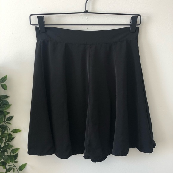 ❌SOLD❌ Brandy Melville Black Skirt - Picture 2 of 3